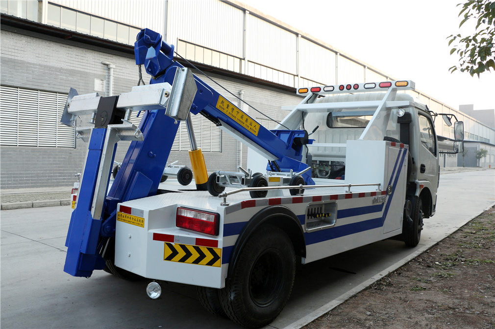 東風(fēng)大多利卡D7一拖一清障車(chē)