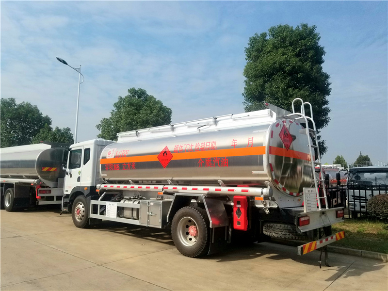 東風多利卡D9鋁合金運油車